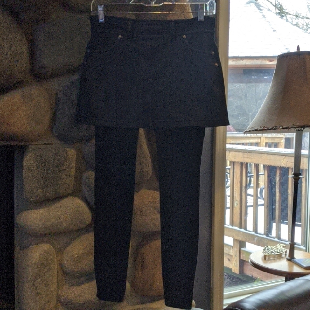 Athleta Bettona 2 in one Skirt & Leggings